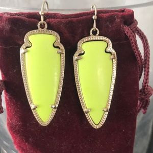 NWOT KENDRA SCOTT Neon Green Gold Arrow Earrings